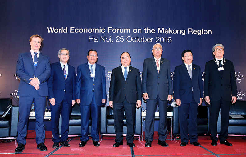 Thủ tướng Nguyễn Xuân Phúc và lãnh đạo một số nước Mekong, đại diện WEF, các DN tại phiên khai mạc hội nghị 