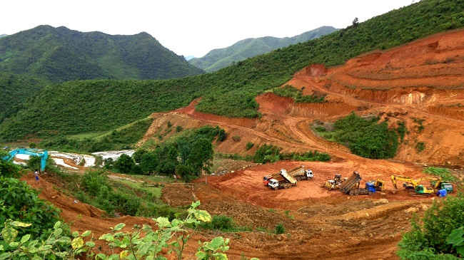 Hoạt động khai thác khoáng sản gây ảnh hưởng tới môi trường (Ảnh: Bích Hợp)