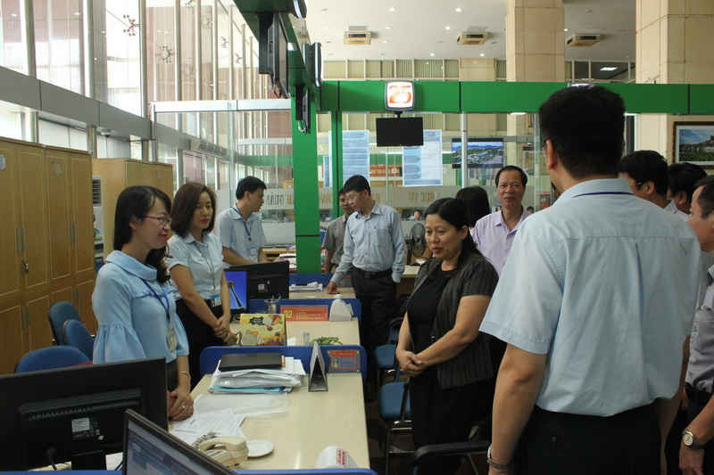 2. Đoàn Công tác thăm và làm việc với Trung tâm hành chính công tỉnh Quảng Ninh.