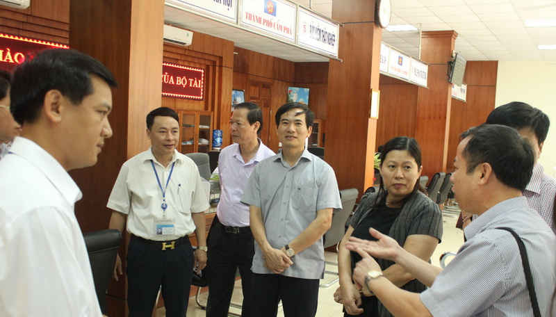 3. Đoàn Công tác thăm và làm việc với Trung tâm hành chính công thành phố Cẩm Phả.