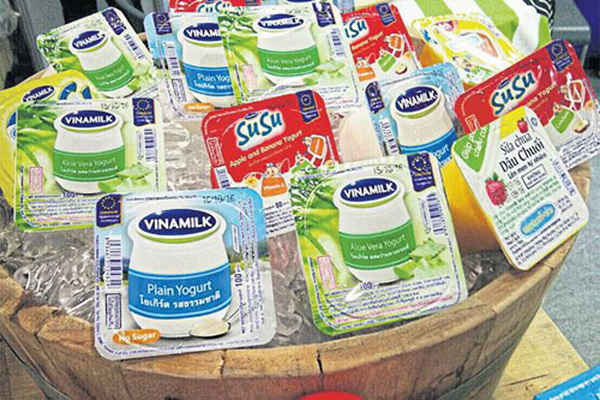 Sữa chua Vinamilk được bán ở chuỗi cửa hàng tiện ích Lawson và hệ thống siêu thị The Mall and Foodland tại Thái Lan.