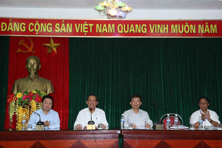Phó Thủ tướng Trương Hòa Bình trực tiếp lắng nghe tâm tư, nguyện vọng của bà con ngư dân xã Cảnh Dương.