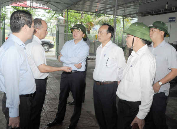 Bộ trưởng Trần Hồng Hà và đoàn công tác của Bộ TN&MT trao đổi với lãnh đạo một số bộ ngành trong chuyến công tác sáng 31/10