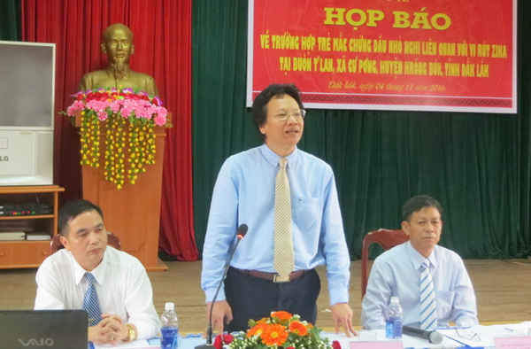 Bác sỹ Doãn Hữu Long – Giám đốc Sở Y tế Đắk Lắk thông tin tại buổi họp báo