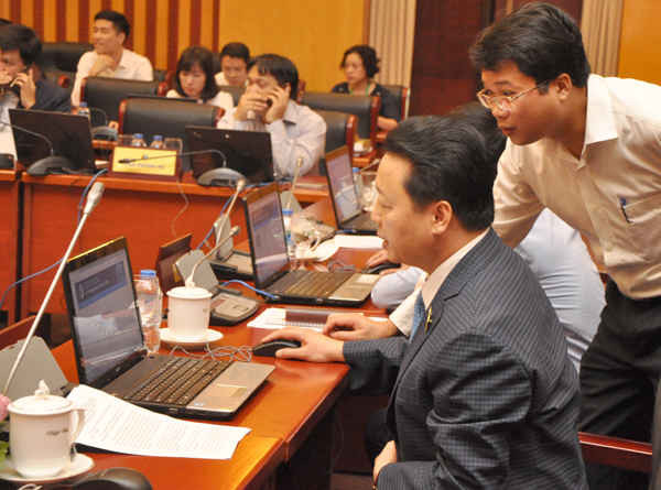 Bộ trưởng Trần Hồng Hà trả lời trực tuyến các câu hỏi của người dân và doanh nghiệp