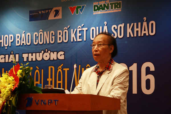 Ông Phạm Huy Hoàn – Tổng biên tập Báo Dân trí, Trưởng BTC Giải thưởng Nhân tài Đất Việt 2016 phát biểu tại buổi họp báo