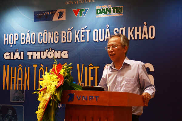 Ông Nguyễn Long – Chủ tịch Hội đồng sơ khảo Nhân tài Đất Việt năm 2016 phát biểu tại buổi họp báo