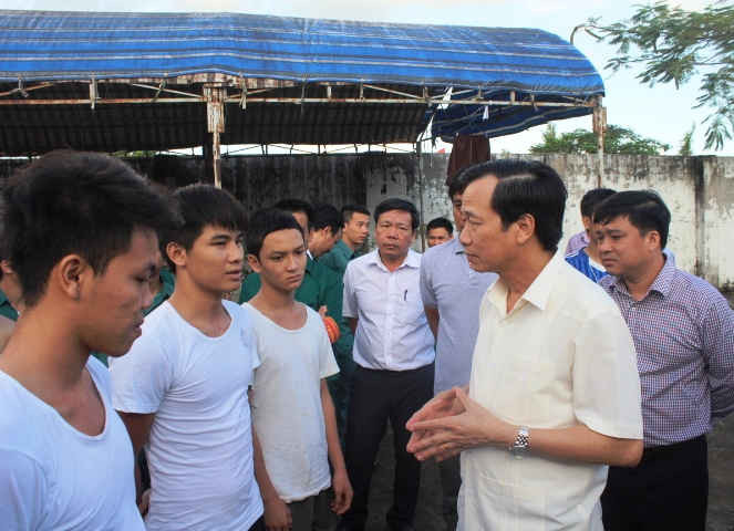 Bộ trưởng Bộ LĐ-TB-XH Đào Ngọc Dung nói chuyện các học viên tại Trung tâm Cai nghiện Đồng Nai