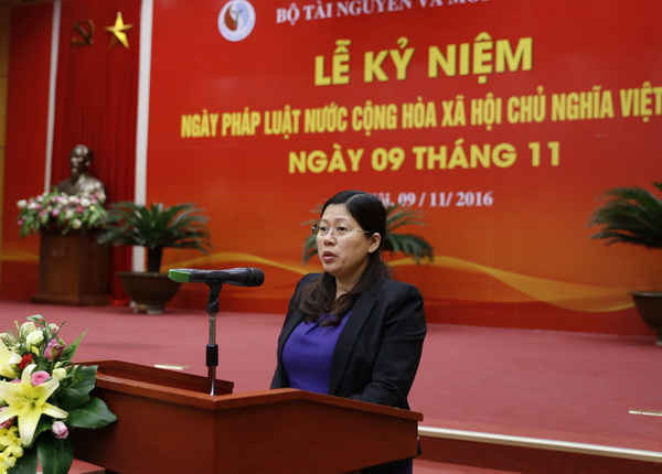 Thứ trưởng Bộ TNMT Nguyễn Thị Phương Hoa phát biểu tại buổi lễ
