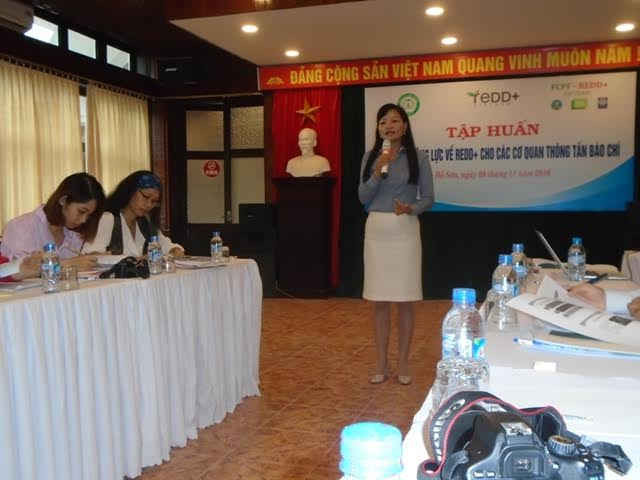 Bà Nguyễn Thị Thu Thủy – Chánh Văn phòng REED+ Việt Nam chia sẻ tại buổi tập huấn