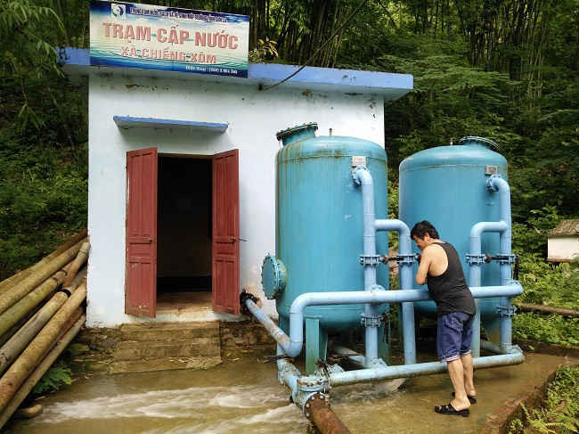 Tiến hành thau rửa bể lọc tại Trạm cấp nước Chiềng Xôm, TP Sơn La.