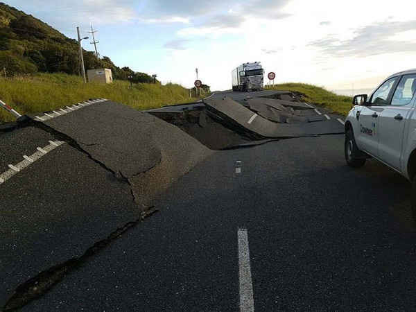 Một con đường gần Oaro State Highway 1 bị hư hỏng nặng. Ảnh: Cơ quan Giao thông New Zealand