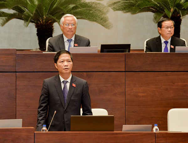 Bộ trưởng Trần Tuấn Anh trả lời chất vấn trước Quốc hội sáng 15/11. Ảnh: quochoi.vn
