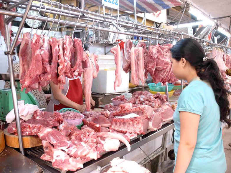 Tin đồn thất thiệt làm cho nhiều người tiêu dùng đắn đo và hạn chế dùng thịt lợn