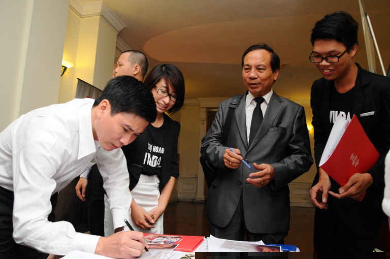 Các doanh nghiệp hàng đầu Việt Nam hào hứng hưởng ứng Chiến dịch Chấm dứt sử dụng sừng tê giác giác