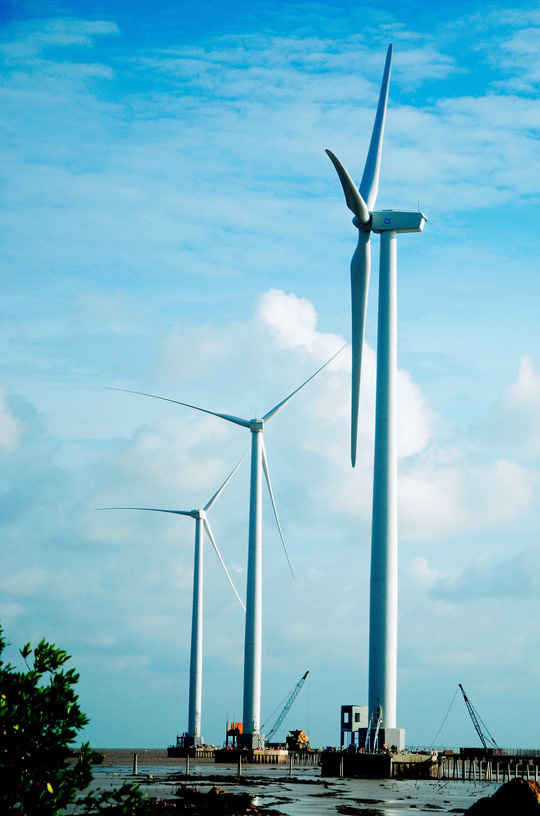 ĐBSCL có nguồn năng lượng gió dồi dào nhưng chưa được khai thác nhiều. Trong ảnh: Nhà máy Điện gió Bạc Liêu Ảnh: NGỌC TRINH