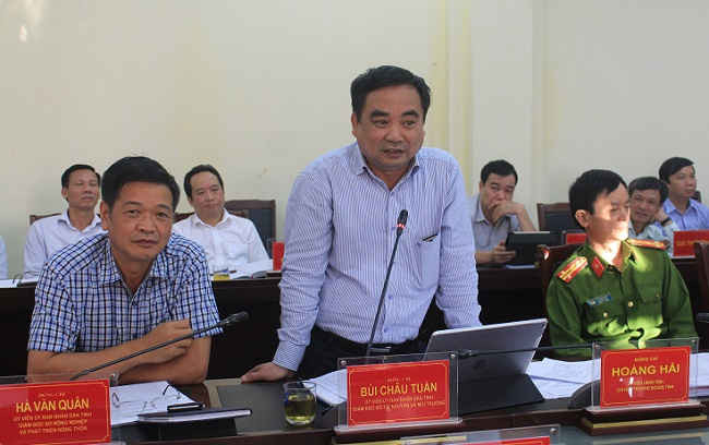 Ông Bùi Châu Tuấn, Giám đốc Sở TN&MT tỉnh Điện Biên giải trình những vấn đề thắc mắc của đại biểu.