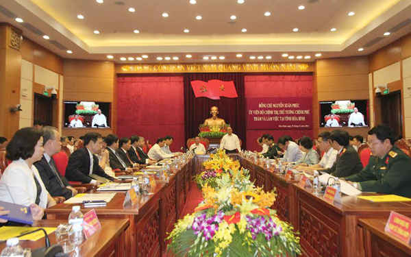 Toàn cảnh buổi làm việc giữa đoàn công tác của Chính phủ do Thủ tướng Nguyễn Xuân Phúc đứng đầu với lãnh đạo tỉnh Hòa Bình. Ảnh: Hồng Trung
