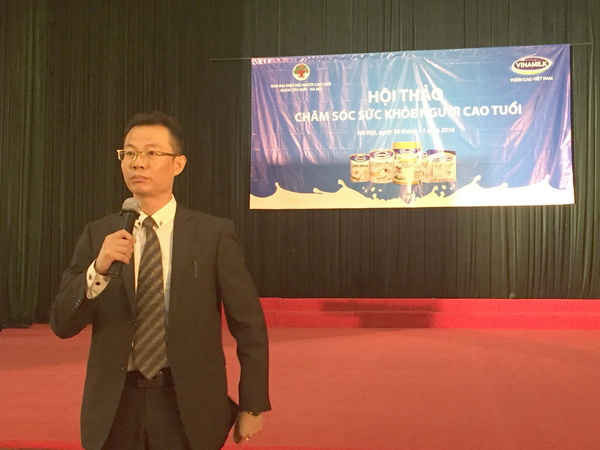 Tiến sĩ Nguyễn Hoàng Lê – Giảng viên Học viện Quân Y, Chuyên khoa gan mật Bệnh viện 103 – TP.Hà Nội  phát biểu tại hội thảo