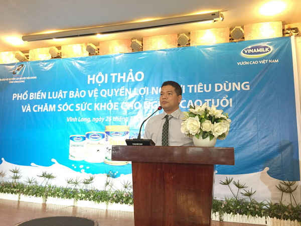Ông Trần Hữu Định – Giám đốc Kinh doanh Miền Tây của Vinamilk phát biểu tại hội thảo