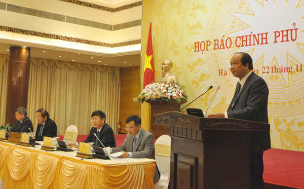Bộ trưởng Chủ nhiệm VPCP kiêm người phát ngôn của Thủ tướng Chính phủ Mai Tiến Dũng phát biểu tại buổi họp báo. Ảnh: Việt Hùng