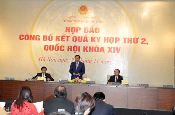 Ngay sau phiên bế mạc kỳ họp, Tổng Thư ký Quốc hội Nguyễn Hạnh Phúc đã chủ trì buổi họp báo công bố kết quả kỳ họp. Ảnh: Việt Hùng