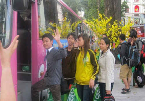 Hà Nội tổ chức xe miễn phí đưa công nhân về quê ăn Tết