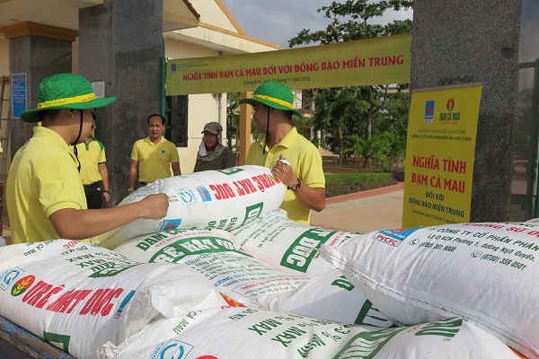 Đạm cà  Mau luôn đồng hành với bà con nông dân