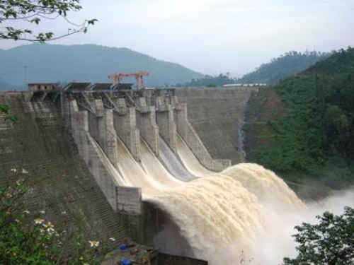 Phát triển thủy điện ồ ạt trên lưu vực sông Thu Bồn - Vu Gia, làm một nhân tố là phức tạp việc quản lý lưu vực hệ thống sông này