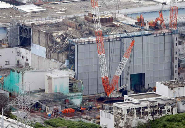 Hình ảnh từ trên cao về tòa nhà lò phản ứng số 3 tại nhà máy điện hạt nhân Fukushima Daiichi bị sóng thần làm tê liệt ở tỉnh Fukushima. Ảnh của tác giả Kyodo, chụp ngày 18/7/2013