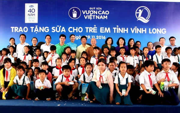 Từ năm 2008 đến nay, trải qua 9 năm hành trình Quỹ sữa Vươn cao Việt Nam, Vinamilk đã đem đến cho hơn 373 ngàn trẻ em khó khăn tại Việt Nam gần 30 triệu ly sữa, tương đương 120 tỷ đồng