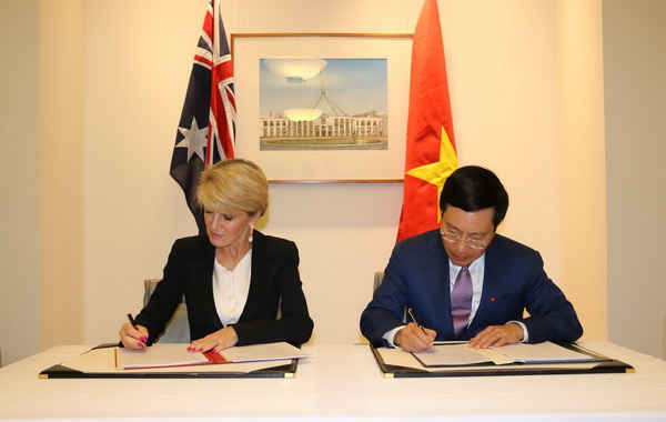 Phó Thủ tướng, Bộ trưởng Ngoại giao Phạm Bình Minh và Ngoại trưởng Australia Julie Bishop đã ký Kế hoạch Hành động Australia – Việt Nam giai đoạn 2016  -2019