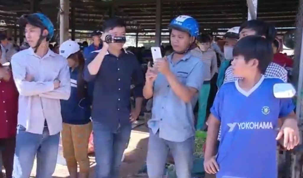 Lực lượng CA tỉnh Ninh Thuận bám sát đoàn PV khi tác nghiệp