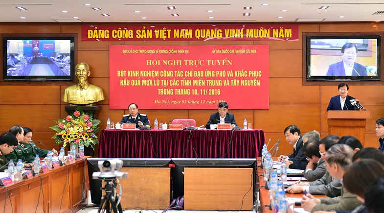 Phó Thủ tướng Trịnh Đình Dũng chủ trì Hội nghị trực tuyến của Ban chỉ đạo Trung ương về phòng chống thiên tai và Ủy ban Quốc gia tìm kiếm cứu nạn về rút kinh nghiệm công tác chỉ đạo ứng phó và khắc phục hậu quả mưa lũ tại các tỉnh miền Trung và Tây Nguyên sáng ngày 02/12