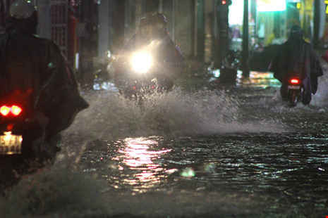 Nước ngập ở đường Hùng Vương (TP Huế)