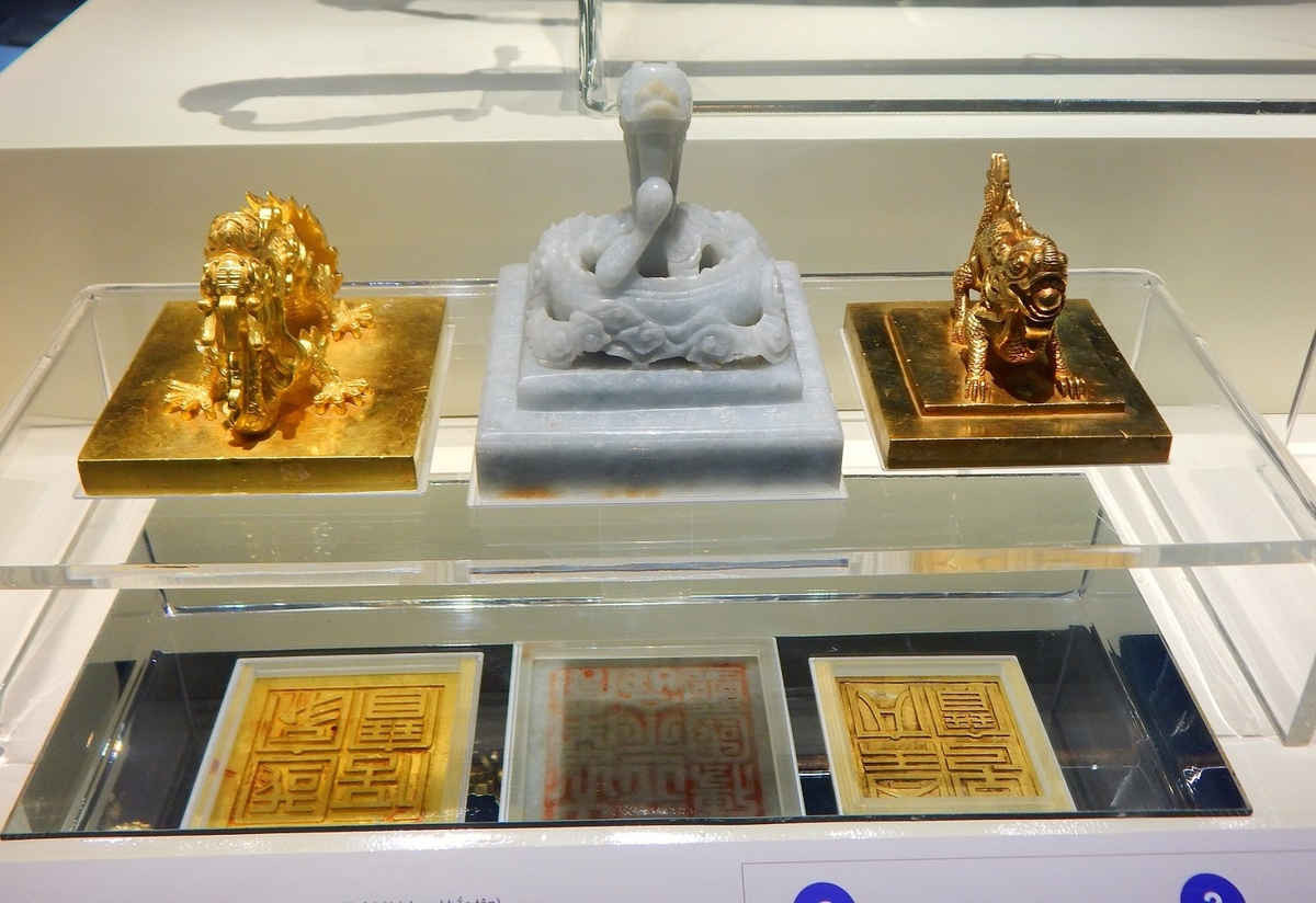 Nhiều bảo vật vô cùng quý hiếm như kim bửu, ngọc tỷ - các loại ấn tín của triều Nguyễn