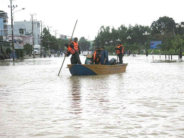 Các tỉnh miền Trung đang huy động mọi nguồn lực khẩn trương ứng phó mưa lũ