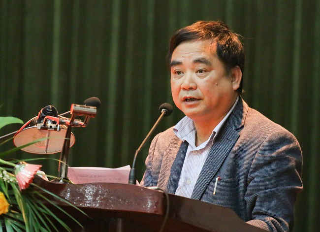 Ông Bùi Châu Tuấn, Giám đốc Sở TN&MT Điện Biên giải trình ý kiến của đại biểu.