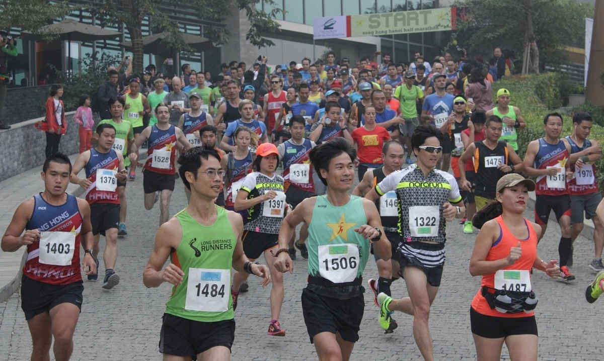 Giải chạy Sông Hồng lần thứ 10 gồm một số cự ly khác nhau (5km, 10km, 21km) nhằm để thu hút đông đảo người tham gia, từ trẻ em cho đến các vận động viên kỳ cựu