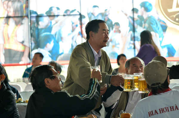 Ngày  hội đều có niềm tự hào về nét văn hóa riêng và hơn hết là tự hào về bia Việt Nam.