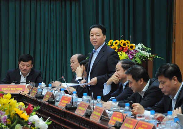 Bộ trưởng Bộ TN&MT Trần Hồng Hà phát biểu trong buổi làm việc chiều 11/12 giữa đoàn công tác của Thủ tướng Chính phủ với lãnh đạo chủ chốt tỉnh Hưng Yên