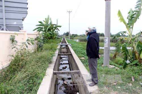 Nước mặt được đưa vào trong Xí nghiệp xử lý nước Quảng Yên qua đoạn kênh mương thủy nông. 