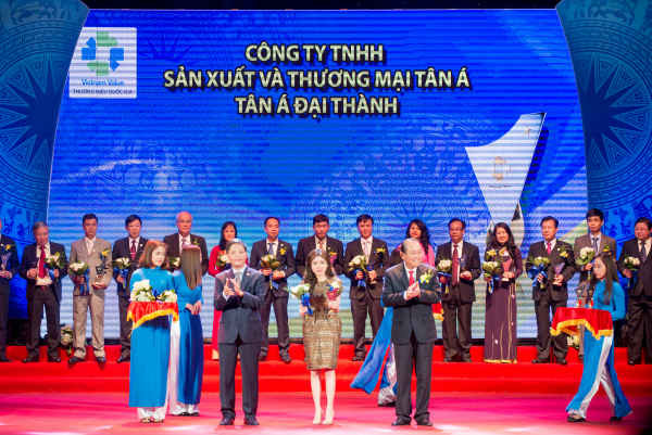 Phó Tổng Giám đốc Tân Á Đại Thành Nguyễn Phương Anh nhận giải Thương hiệu Quốc gia