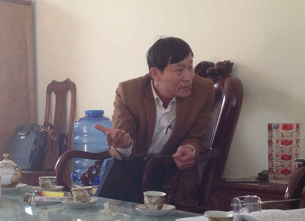 Ông Cao Văn Quang, Chủ tịch UBND xã Hoằng Thanh trao đổi với PV
