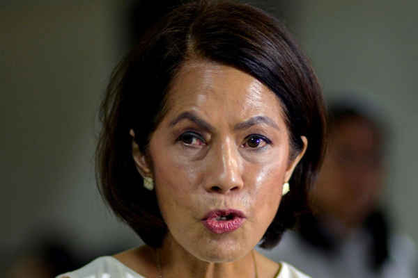 Ngày 15/12, Bộ trưởng Bộ Môi trường và Tài nguyên Philippines Regina Lopez cho biết chính phủ Philippines đã hủy bỏ giấy chứng nhận tuân thủ các quy định về môi trường (ECC) của 3 mỏ, trong đó có hai mỏ sản xuất niken. Ảnh: Reuters