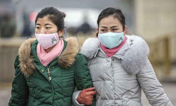 Một vài nghiên cứu cho thấy ô nhiễm không khí ở các thành phố lớn của Trung Quốc đã khiến khoảng 1 triệu người chết sớm mỗi năm. Ảnh: Imaginechina / REX / Shutterstock