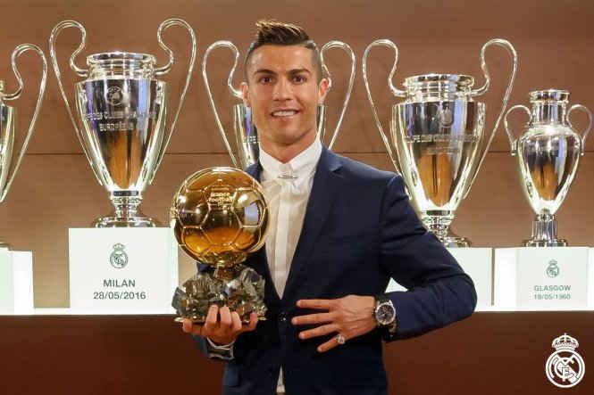 Với 4 danh hiệu Quả Bóng Vàng, Ronaldo trở  thành cầu thủ châu Âu giành nhiều danh hiệu Quả bóng vàng nhất với 4 lần.