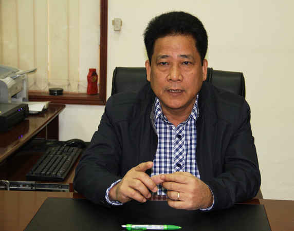 Ông Nguyễn Tất Thành, Giám đốc Xí nghiệp quản lý bến xe Giáp Bát  trao đổi với PV Báo Tài nguyên & Môi trường