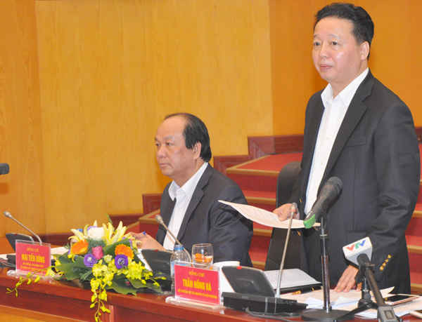 Bộ trưởng Bộ TN&MT Trần Hồng Hà phát biểu tại buổi làm việc với Tổ công tác của Chính phủ sáng 21/12