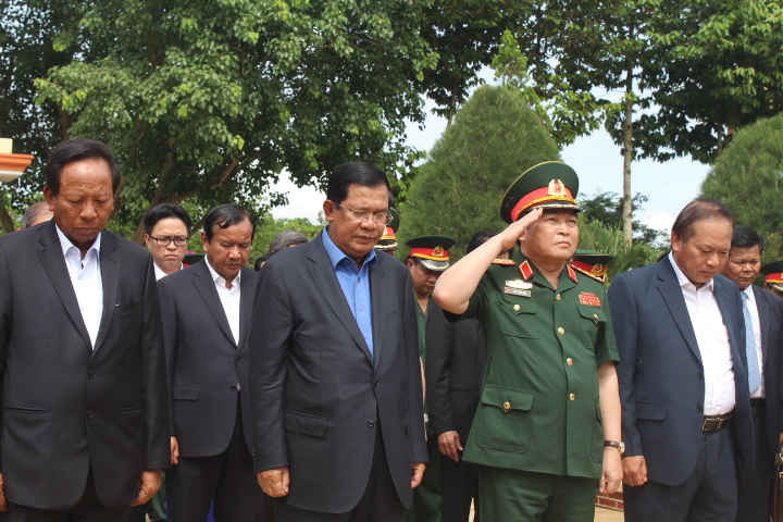 Thủ tướng Vương quốc Campuchia  Hun Sen viếng thăm Khu di tích Đoàn 125 tại xã Long Giao, huyện Cẩm Mỹ, tỉnh Đồng Nai
